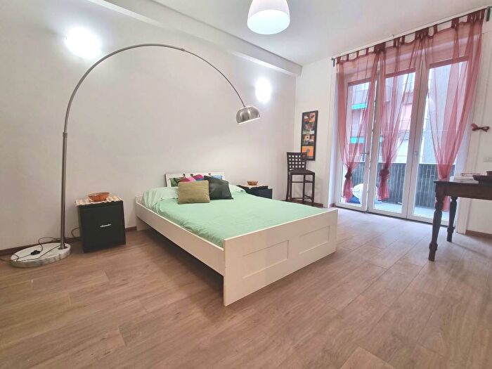 Appartamento trilocale in affitto in Via Lorenteggio, Tripoli Soderini, Milano