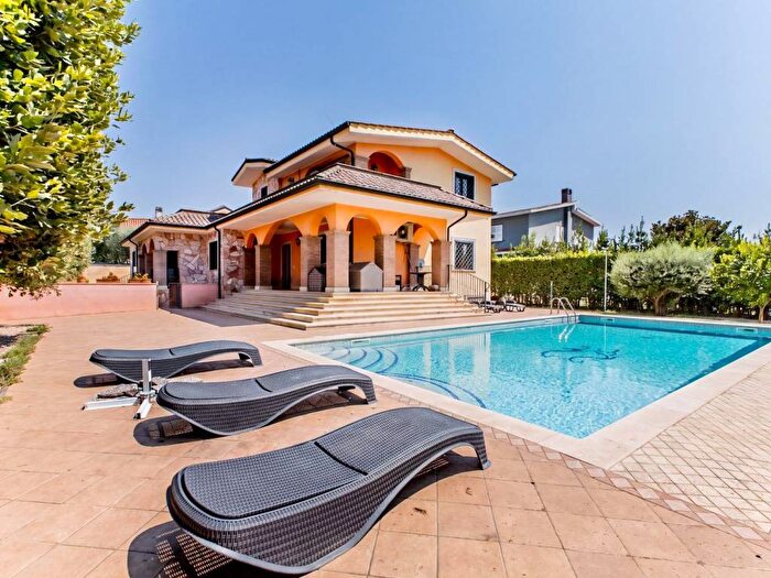 Casa quadrilocale in vendita in Via Caio Acilio, Marco Simone, Guidonia Montecelio