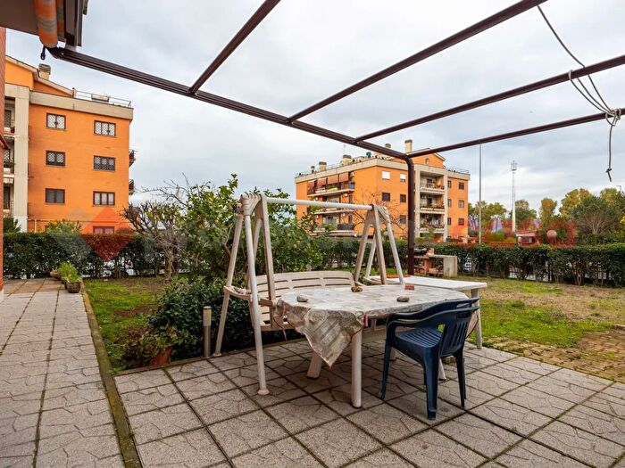 Appartamento trilocale in vendita in Via Castiglione Messer Marino, Roma