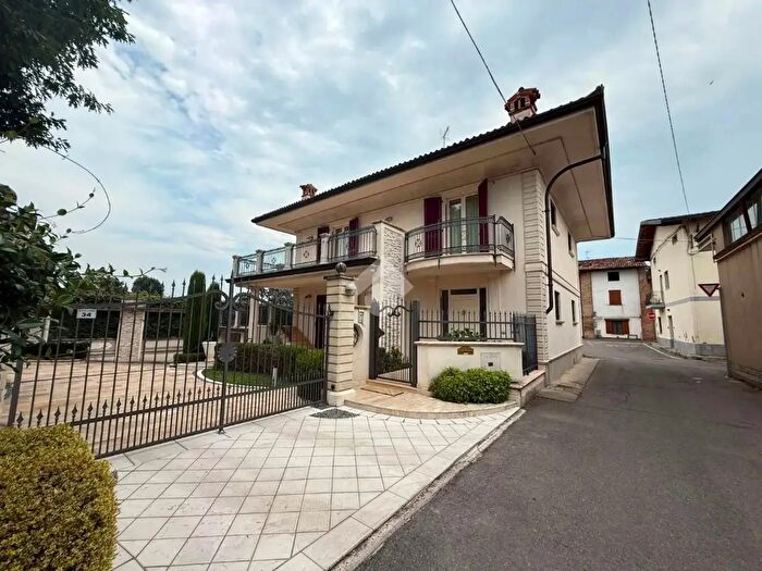 Casa quadrilocale in vendita in Via Carso, Barbata