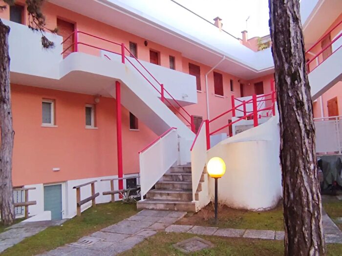 Appartamento trilocale in vendita in Viale delle Palme, Lignano Sabbiadoro