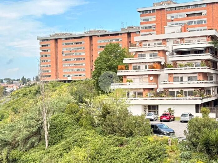 Appartamento con 6 locali in vendita in Via Nicola Stame, Roma