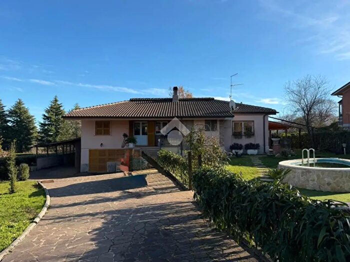 Casa con 6 locali in vendita in Via dei Ciliegi, Rocca Priora