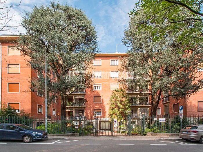 Appartamento trilocale in vendita in Via Tommaso Grossi, Saronno