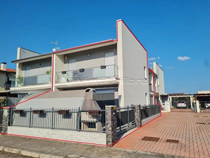 Casa con 6 locali in vendita in Via Marinetti, Noventa Vicentina