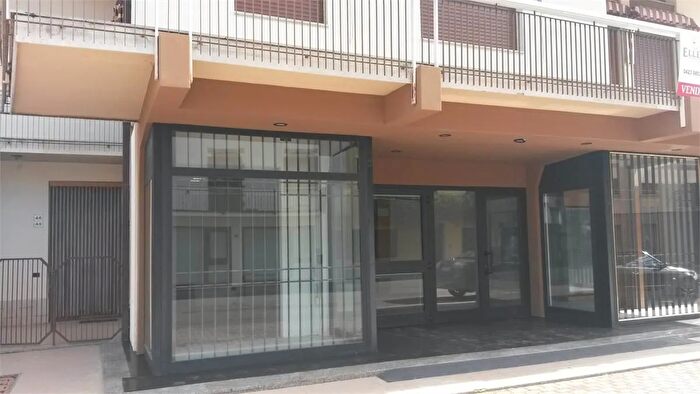 Appartamento trilocale in vendita in Moriago della Battaglia Via Aldo Moro, Montebelluna