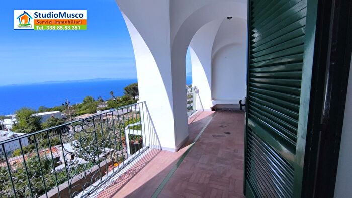 Appartamento quadrilocale in vendita in Traversa Timpone, Anacapri