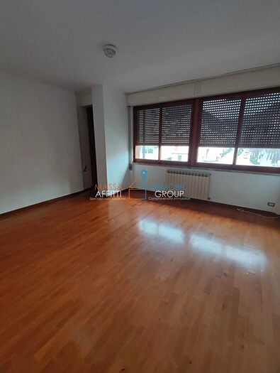 Appartamento con 7 locali in vendita in Via Democrazia, Massa