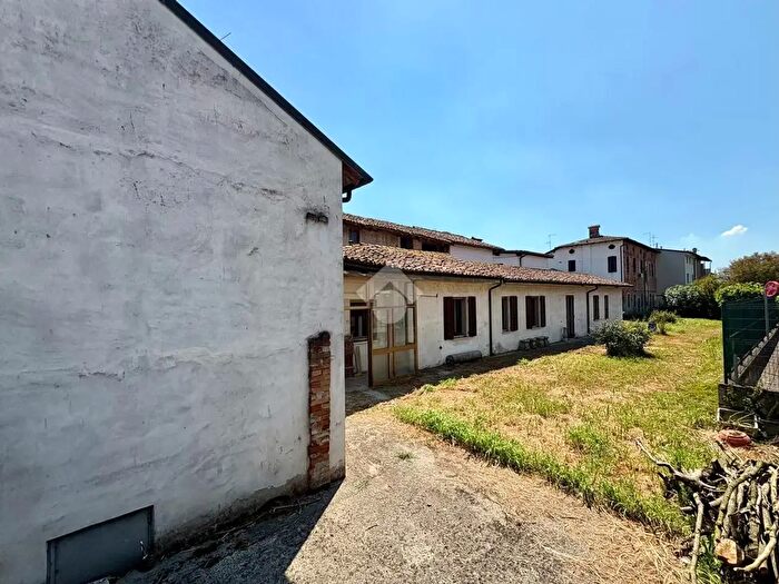 Casa quadrilocale in vendita in Via Roma, Ripalta Cremasca