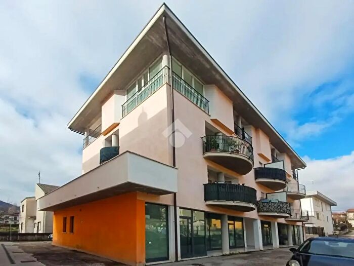 Appartamento quadrilocale in vendita in Via Roma, Scoppito