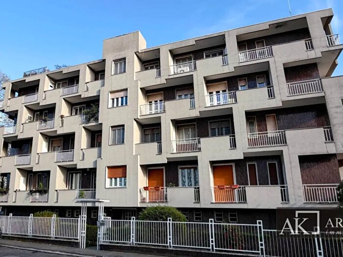 Appartamento trilocale in vendita in Via Galvani, Novara