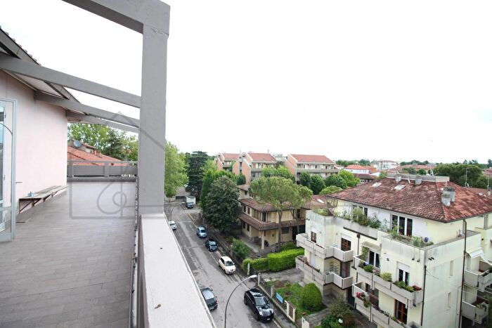 Appartamento con 7 locali in vendita in Via Boito, Forli