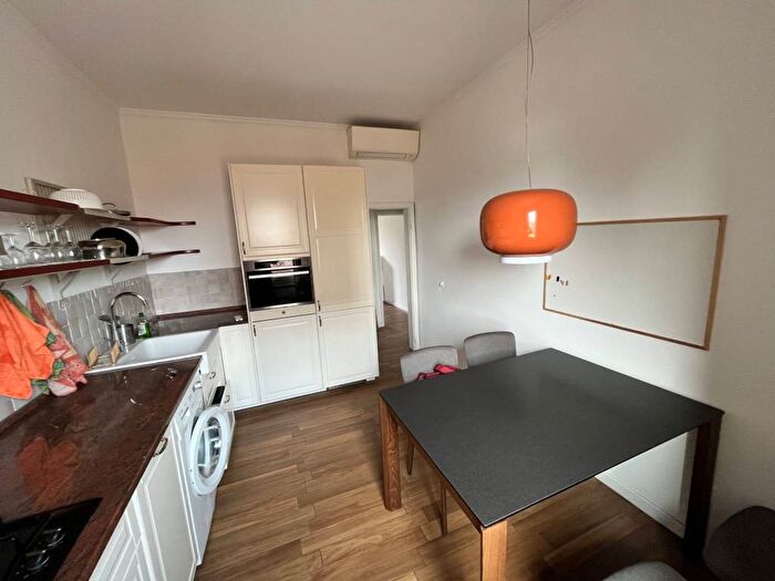 Appartamento trilocale in affitto in Via Vittorio Bigari, Bolognina, Bologna