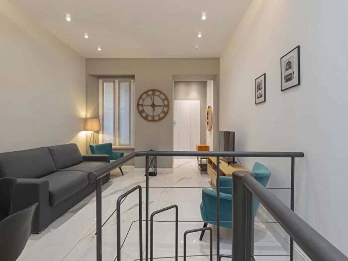 Appartamento trilocale in affitto in Via della Moscova, Turati, Milano