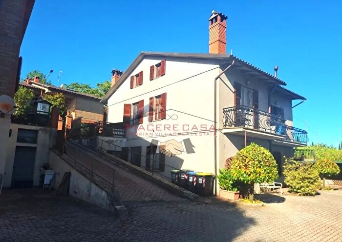 Casa con 11 locali in vendita in Orvieto