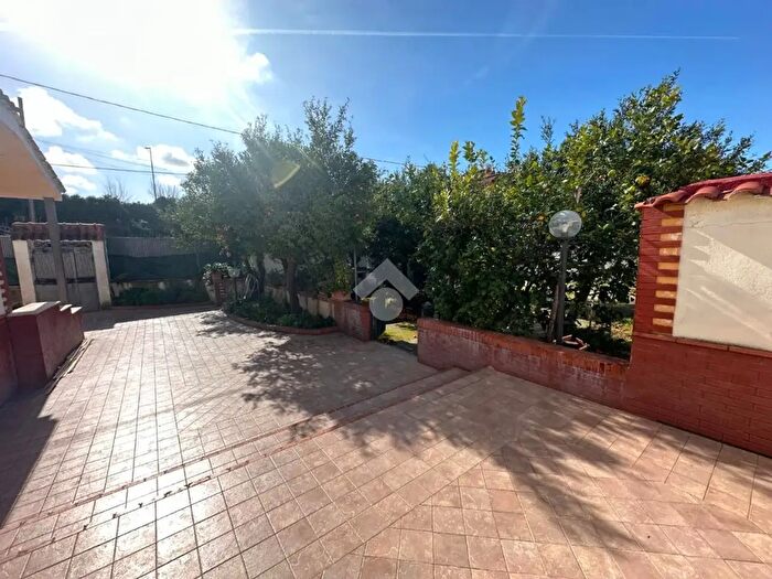 Casa con 5 locali in vendita in Via Bartolo Longo, Napoli