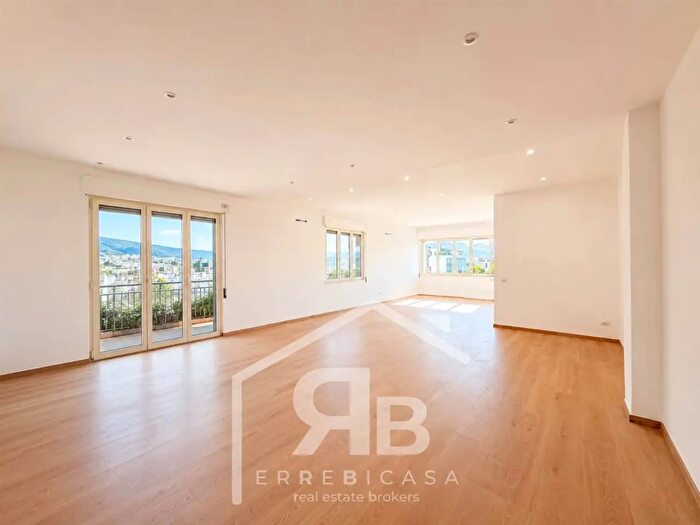 Appartamento con 5 locali in vendita in Via Giuseppe Sciuti, Palermo