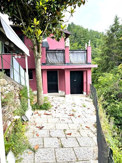 Casa quadrilocale in vendita in Frazione Ubaga Villa, Borghetto DArroscia
