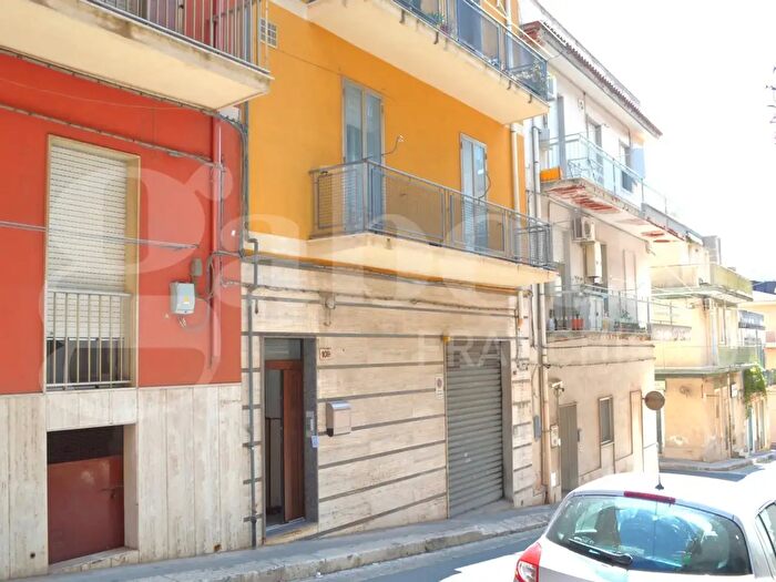 Appartamento con 6 locali in vendita in Via Mario Rossi, Ragusa