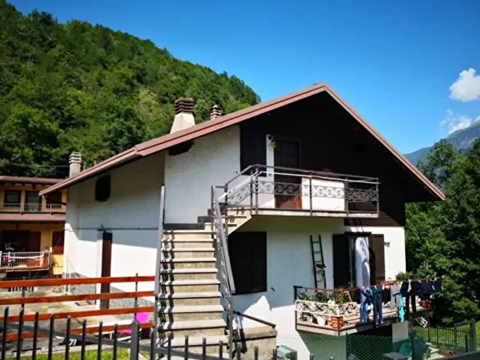 Casa con 6 locali in vendita in Edolo