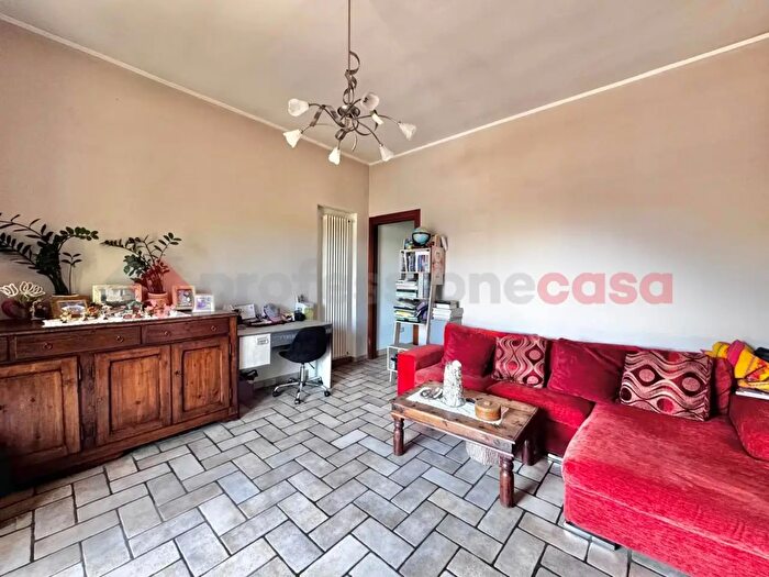 Appartamento trilocale in vendita in Via Ceserio, Oleggio Castello
