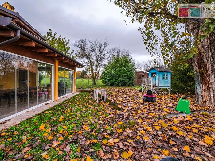 Casa con 10 locali in vendita in Strada Formigina, Modena