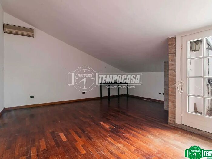 Appartamento trilocale in vendita in Via Piero Gobetti, Garbagnate Milanese