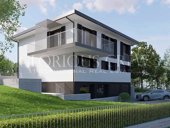Casa con 6 locali in vendita in Via San'Alberto, Ponte Nizza