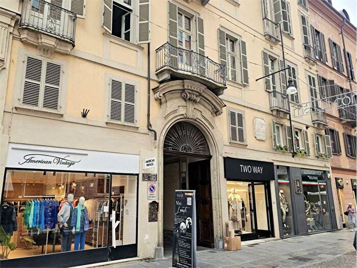 Appartamento bilocale in affitto in Via Giuseppe Lugi Lagrange, Via Roma, Torino