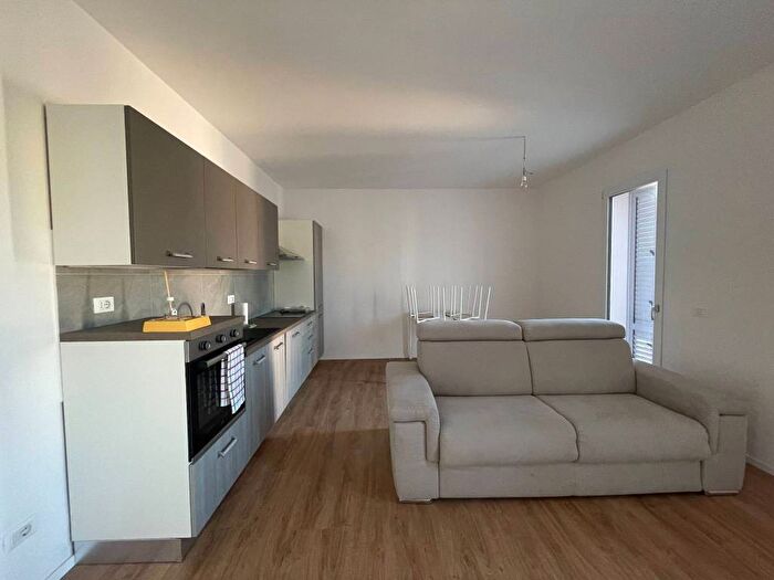 Appartamento bilocale in affitto in Via Scuderlando, Borgo Roma, Verona