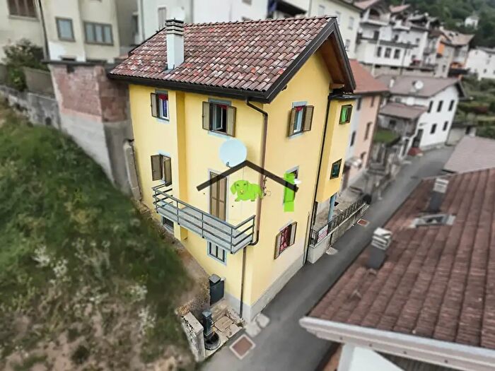 Appartamento con 8 locali in vendita in Via Armando Diaz, Paularo