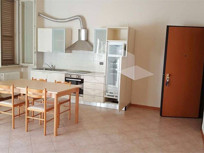 Appartamento trilocale in affitto in Centro Storico, Reggio Emilia