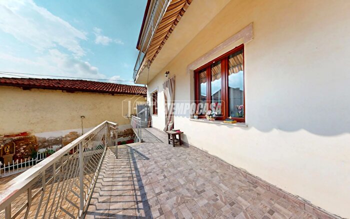 Casa con 10 locali in vendita in Vicolo Garombi, Sanfre