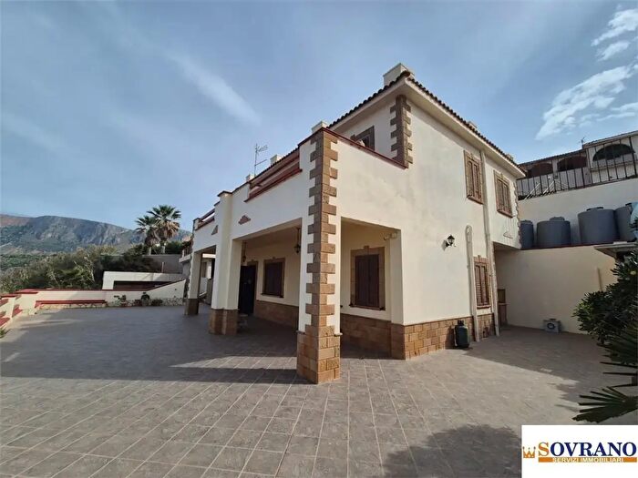 Casa quadrilocale in vendita in Contrada San Cataldo, Trappeto