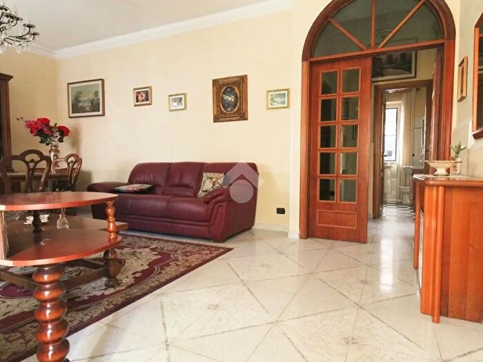 Appartamento con 8 locali in vendita in Via Fratelli Bandiera, Botricello