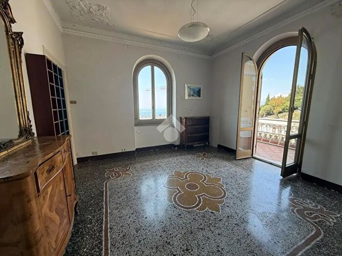 Appartamento con 6 locali in vendita in Semindipendente Scalinata Domenico Chiodo, Genova