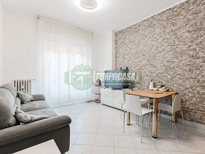 Appartamento trilocale in vendita in Via Eligio Brigatti, Ronco Briantino
