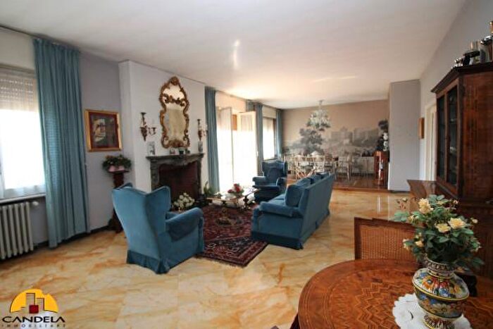 Appartamento con 6 locali in vendita in Via Pietro Delvecchio, Mondovi