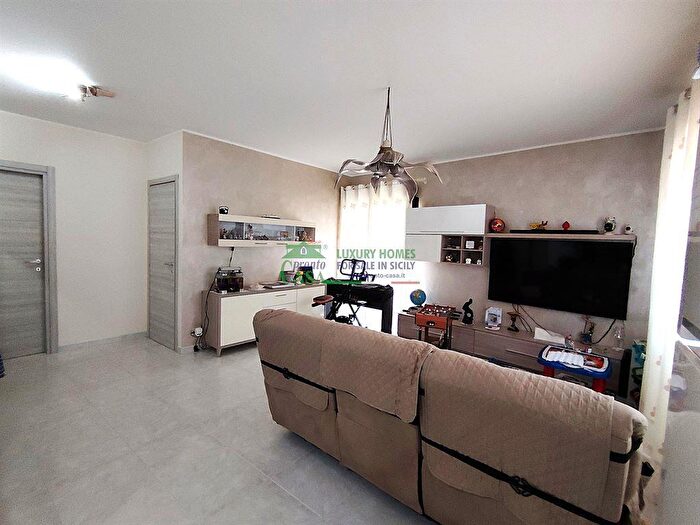 Casa con 7 locali in vendita in Via Galileo Galilei, Comiso