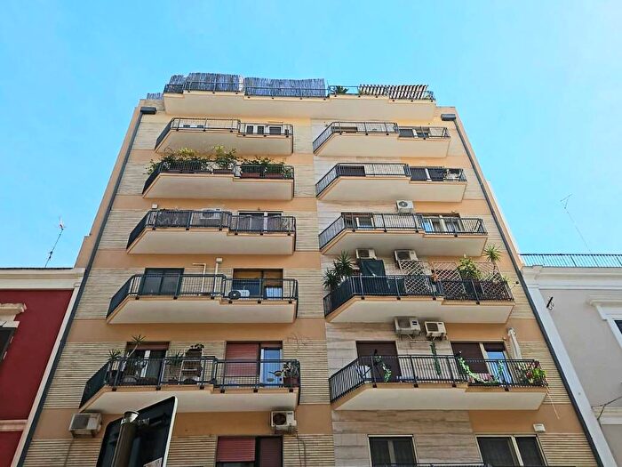 Appartamento trilocale in affitto in Via Melo da Bari, Murat, Bari