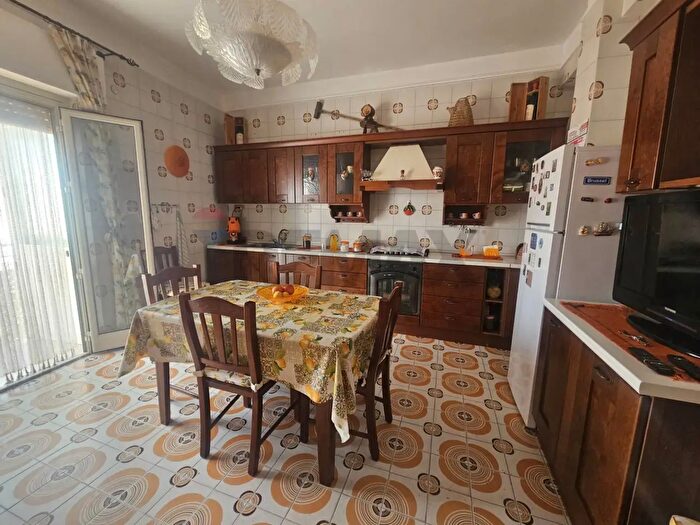 Appartamento trilocale in vendita in Via Polizzi, Bagheria