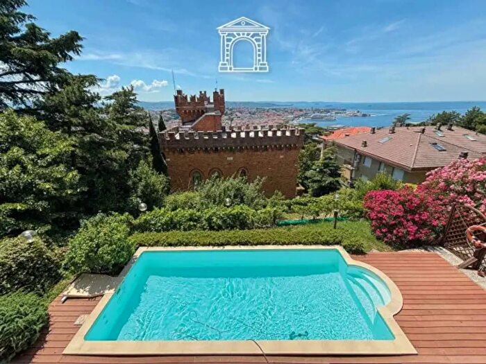 Appartamento quadrilocale in vendita in Via di Romagna, Trieste
