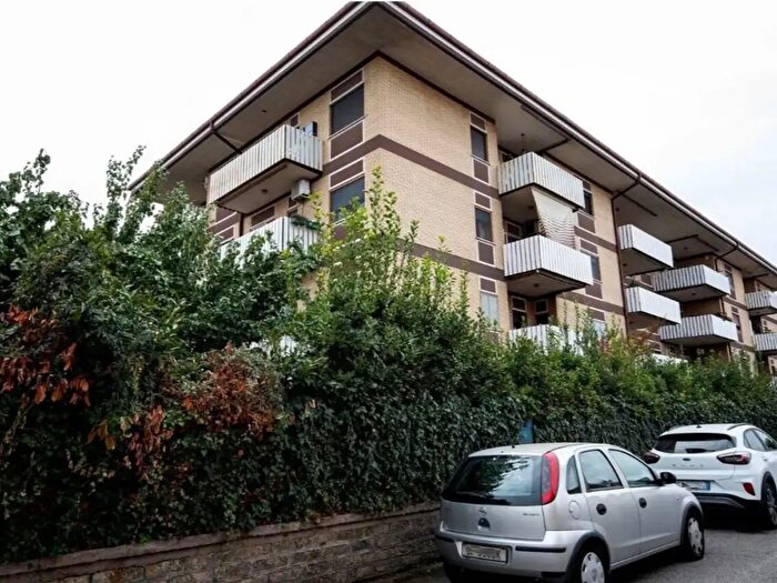Appartamento trilocale in vendita in Via di Vermicino, Roma