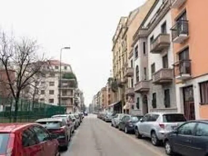 Appartamento trilocale in vendita in Via Mauro Macchi, Milano