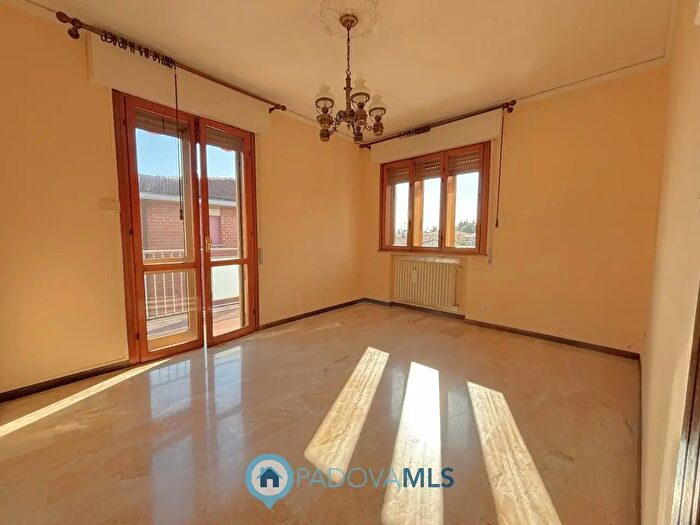 Appartamento trilocale in vendita in Via Francesco Pimbiolo, Padova