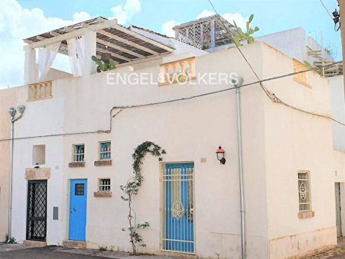 Casa con 6 locali in vendita in Piazza Terra, Alliste