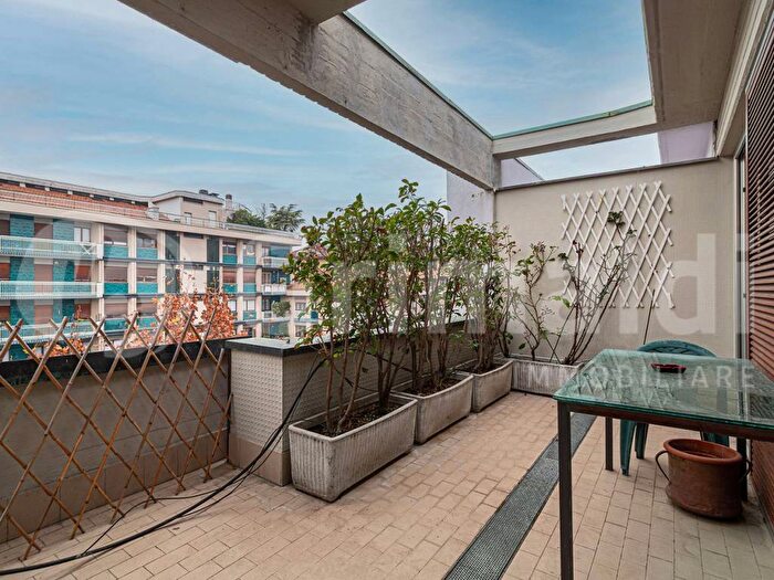 Appartamento trilocale in affitto in Via Sacco, Frua, Milano