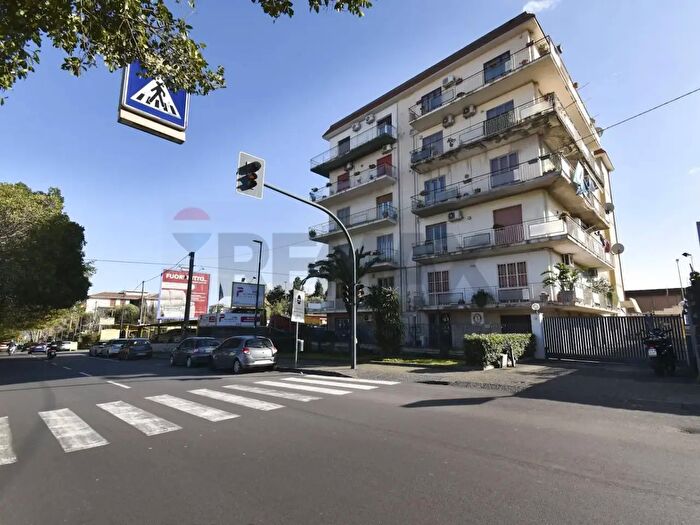 Appartamento con 7 locali in vendita in Viale Ulisse, Catania