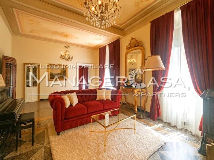 Appartamento con 5 locali in vendita in Via Palestro, Genova