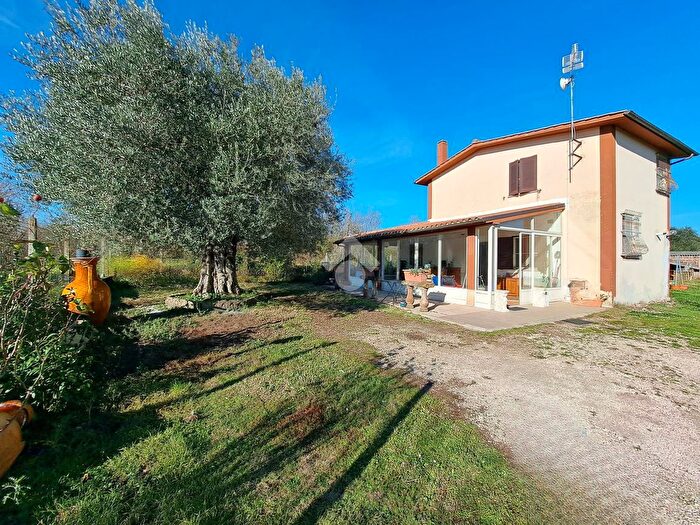 Casa quadrilocale in vendita in Localita Cencianello, Fabrica Di Roma